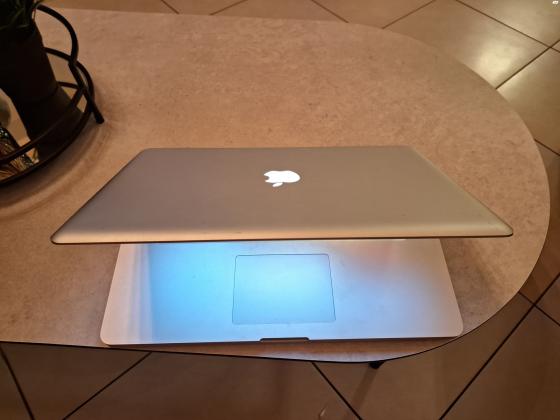 Apple MACBOOK PRO