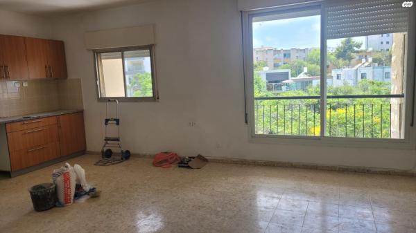 מנחם בייליס 8 (כרמליה)