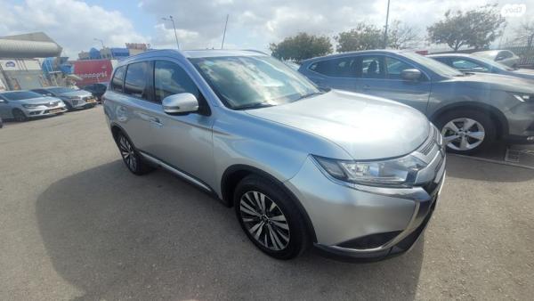 מיצובישי אאוטלנדר Instyle אוט' 7 מק' 2.0 (150 כ"ס) בנזין 2019 למכירה ב