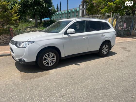 מיצובישי אאוטלנדר Instyle אוט' 7 מק' 2.0 (150 כ"ס) בנזין 2014 למכירה בנתניה