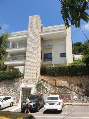 מנחם בייליס 8 (כרמליה)