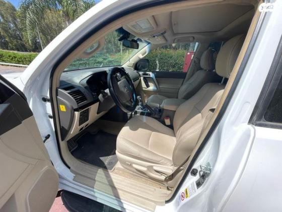 טויוטה לנד קרוזר קצר 4X4 Luxury אוט' דיזל 2.8 (177 כ"ס) דיזל 2019 למכירה בנהריה