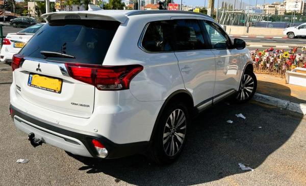 מיצובישי אאוטלנדר Premium אוט' 7 מק' 2.0 (150 כ''ס) בנזין 2019 למכירה בגני תקווה