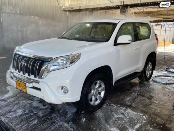 טויוטה לנד קרוזר קצר 4X4 Luxury אוט' דיזל 2.8 (177 כ"ס) דיזל 2015 למכירה בכפר סבא