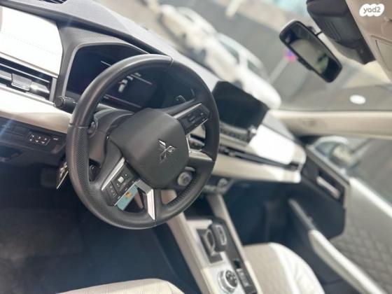 מיצובישי אאוטלנדר Luxury אוט' 7 מק' 2.5 (181 כ"ס) בנזין 2021 למכירה בתל אביב יפו