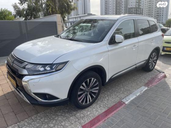 מיצובישי אאוטלנדר Premium אוט' 7 מק' 2.0 (150 כ''ס) בנזין 2021 למכירה בראשון לציון