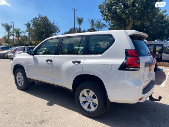 טויוטה לנד קרוזר ארוך TS 7 אוט' 7 מק' דיזל 5 דל' 2.8 (204 כ"ס) דיזל 2022 למכירה ברעננה