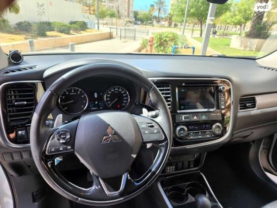 מיצובישי אאוטלנדר Intense אוט' 7 מק' 2.0 (150 כ"ס) בנזין 2017 למכירה בתל אביב יפו