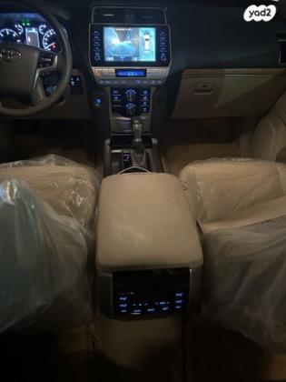 טויוטה לנד קרוזר ארוך Sahara אוט' 7 מק' דיזל 5 דל' 2.8 (204 כ"ס) דיזל 2023 למכירה בבאר שבע