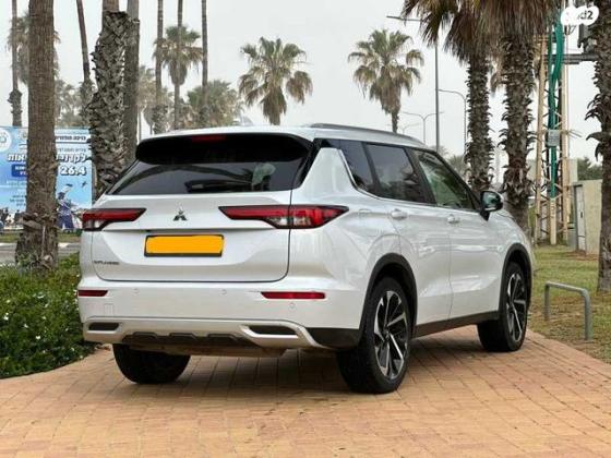 מיצובישי אאוטלנדר Premium אוט' 7 מק' 2.5 (181 כ"ס) בנזין 2021 למכירה בראשון לציון