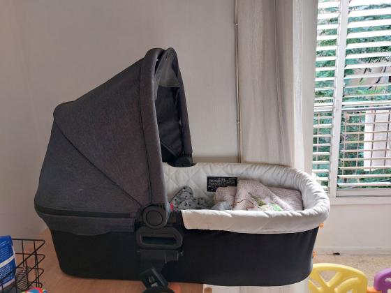 מצב מעולה עגלת תינוק איכותיתעגלת