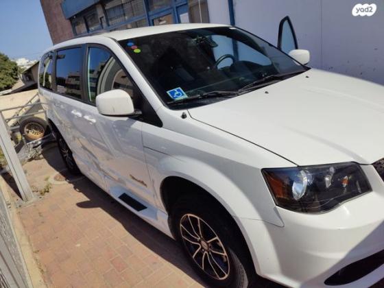 דודג' גראנד קראוון SE Plus אוט' 7 מק' 3.6 (283 כ"ס) בנזין 2018 למכירה בנס ציונה