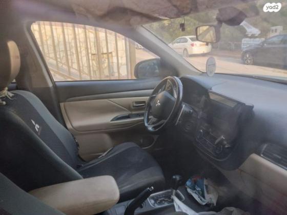 מיצובישי אאוטלנדר Instyle אוט' 7 מק' 2.0 (150 כ"ס) בנזין 2014 למכירה בעלי