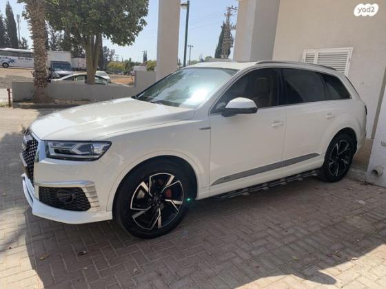 אאודי Q7 4X4 אוט' דיזל 5 מק' 3.0 (218 כ''ס) דיזל 2016 למכירה בכפר סבא