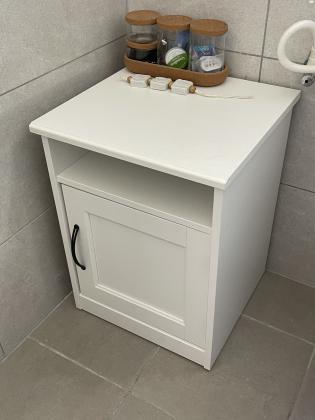 היי מוכר שתי שידות לילה