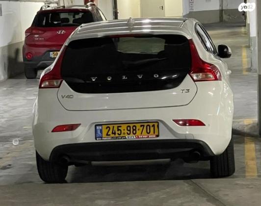 וולוו V40 T3 Kinetic אוט' 1.5 (152 כ"ס) בנזין 2018 למכירה בתל אביב יפו