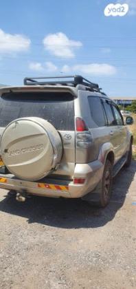 טויוטה לנד קרוזר ארוך 4X4 Luxury אוט' דיזל 8 מק' 3.0 (166 כ''ס) דיזל 2004 למכירה בכפר ורדים