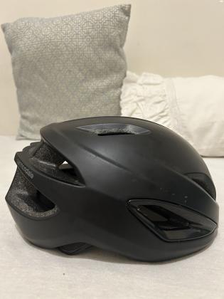 קסדה אוירודינמית במצב מצוין של