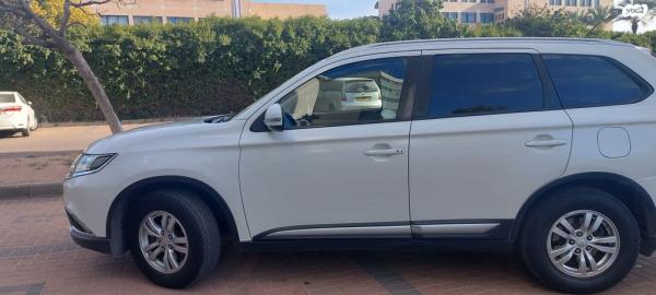 מיצובישי אאוטלנדר Instyle אוט' 7 מק' 2.0 (150 כ"ס) בנזין 2016 למכירה בנתניה