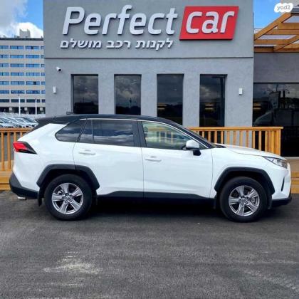 טויוטה RAV4 הייבריד E-volve הייבריד אוט' 2.5 (178 כ''ס) בנזין 2022 למכירה בפתח תקווה