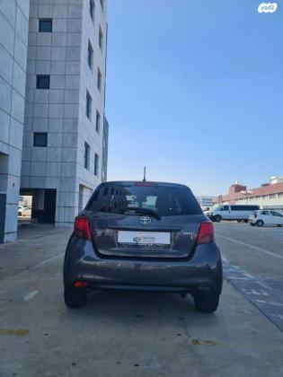 טויוטה יאריס Sky אוט' 1.3 (99 כ"ס) בנזין 2017 למכירה בראשון לציון