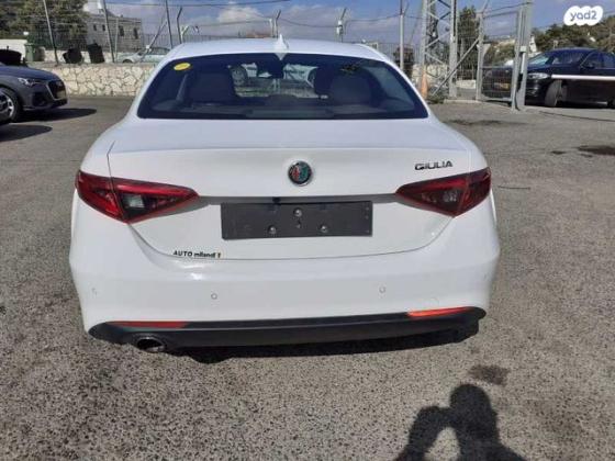 אלפא רומיאו ג'וליה Milano אוט' 2.0 (197 כ"ס) בנזין 2018 למכירה בעספיא