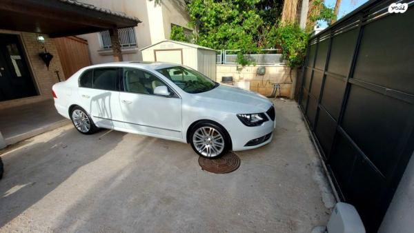 סקודה סופרב (עד 2019) Elegance אוט' 2.0 (200 כ''ס) בנזין 2014 למכירה בטירה