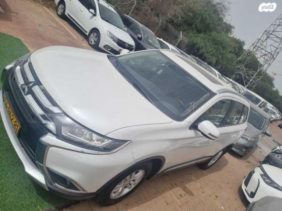 מיצובישי אאוטלנדר Instyle אוט' 7 מק' 2.0 (150 כ"ס) בנזין 2017 למכירה בנתניה