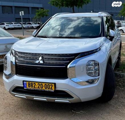 מיצובישי אאוטלנדר 4X4 Luxury אוט' 7 מק' 2.5 (181 כ"ס) בנזין 2022 למכירה בנתניה