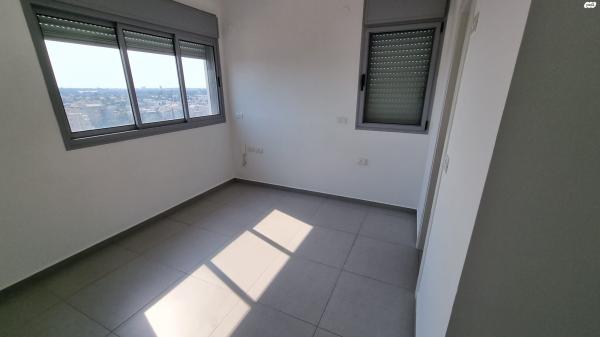 יהושע בן גמלא 22 (שרת)