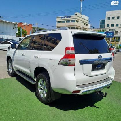 טויוטה לנד קרוזר ארוך 4X4 VX אוט' דיזל 7 מק' 2.8 (177 כ"ס) דיזל 2017 למכירה בכפר סבא