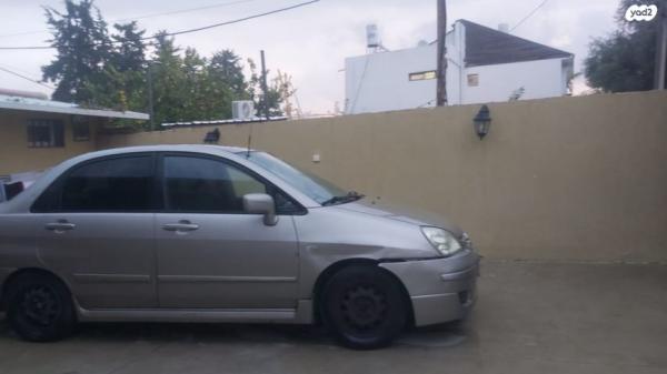 סוזוקי ליאנה GL סדאן אוט' 1.6 (107 כ''ס) בנזין 2005 למכירה בלוד