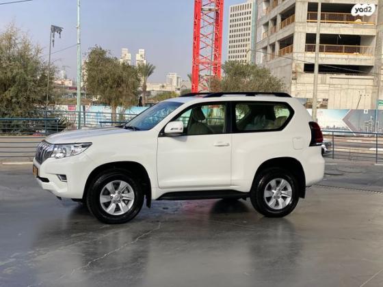 טויוטה לנד קרוזר קצר 4X4 Luxury SWB אוט' 3 דלתות דיזל 2.8 (204 כ''ס) דיזל 2022 למכירה בכעביה טבאש חג'אג'רה