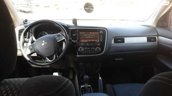 מיצובישי אאוטלנדר Instyle אוט' 7 מק' 2.0 (150 כ"ס) בנזין 2017 למכירה בשריגים