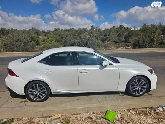 לקסוס IS300h Luxury SR הייבריד אוט' 2.5 (181 כ''ס) בנזין 2018 למכירה בברקן