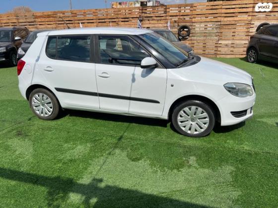 סקודה פאביה Ambition אוט' 1.2 (105 כ''ס) בנזין 2015 למכירה בפתח תקווה