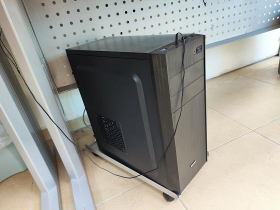 עמדת עבודה במצב מעולה, כמו