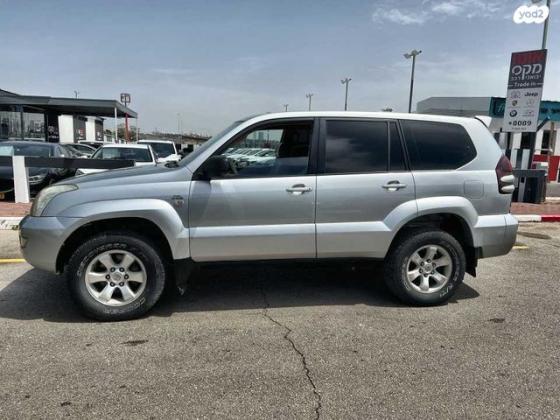 טויוטה לנד קרוזר ארוך 4X4 Luxury אוט' דיזל 8 מק' 3.0 (166 כ''ס) דיזל 2005 למכירה בתל אביב יפו
