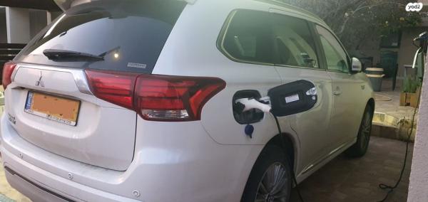 מיצובישי אאוטלנדר PHEV 4X4 Luxury הייבריד אוט' 5 מק' 2.4 (135 כ''ס) היברידי חשמל / בנזין 2020 למכירה בחנתון