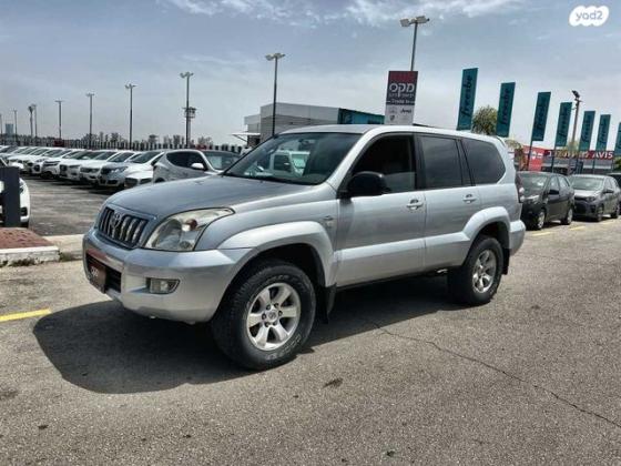 טויוטה לנד קרוזר ארוך 4X4 Luxury אוט' דיזל 8 מק' 3.0 (166 כ''ס) דיזל 2005 למכירה בתל אביב יפו
