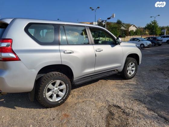 טויוטה לנד קרוזר ארוך 4X4 Select Led אוט' דיזל 7 מק' 3.0 (190 כ''ס) דיזל 2015 למכירה באבן יהודה