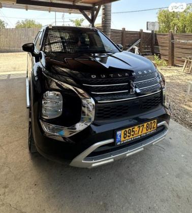 מיצובישי אאוטלנדר Premium אוט' 7 מק' 2.5 (181 כ"ס) בנזין 2022 למכירה באדירים