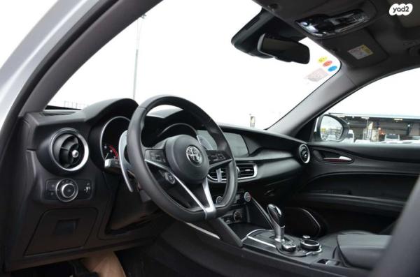 אלפא רומיאו סטלויו 4X4 Speciale אוט' 2.0 (200 כ''ס) בנזין 2018 למכירה בעפולה