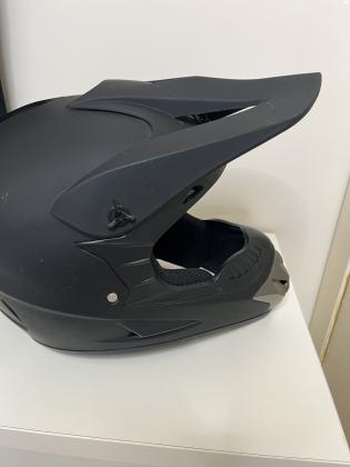 קסדה DOT שחור במידה L