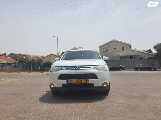 מיצובישי אאוטלנדר Instyle אוט' 7 מק' 2.0 (150 כ"ס) בנזין 2014 למכירה בבאר שבע