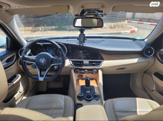 אלפא רומיאו ג'וליה Milano LE Lusso Pack אוט' 2.0 (197 כ"ס) בנזין 2018 למכירה ברמת השרון