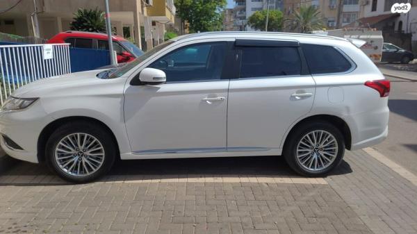 מיצובישי אאוטלנדר PHEV 4X4 Supreme הייבריד אוט' 5 מק' 2.4 (135 כ''ס) היברידי חשמל / בנזין 2019 למכירה בטבריה