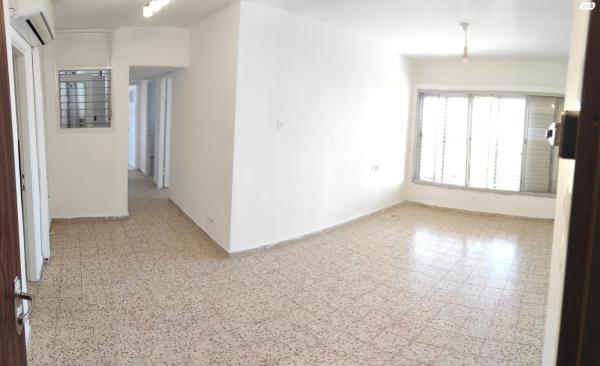 יהושע רבינוביץ 4 (קרית בן גוריון)