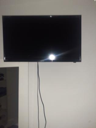 2 מסכי LCD של חברת