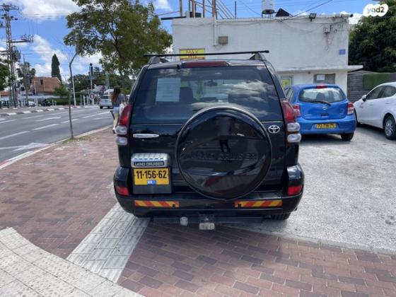 טויוטה לנד קרוזר ארוך 4X4 STD אוט' דיזל 8 מק' 3.0 (166 כ''ס) דיזל 2007 למכירה בכפר סבא